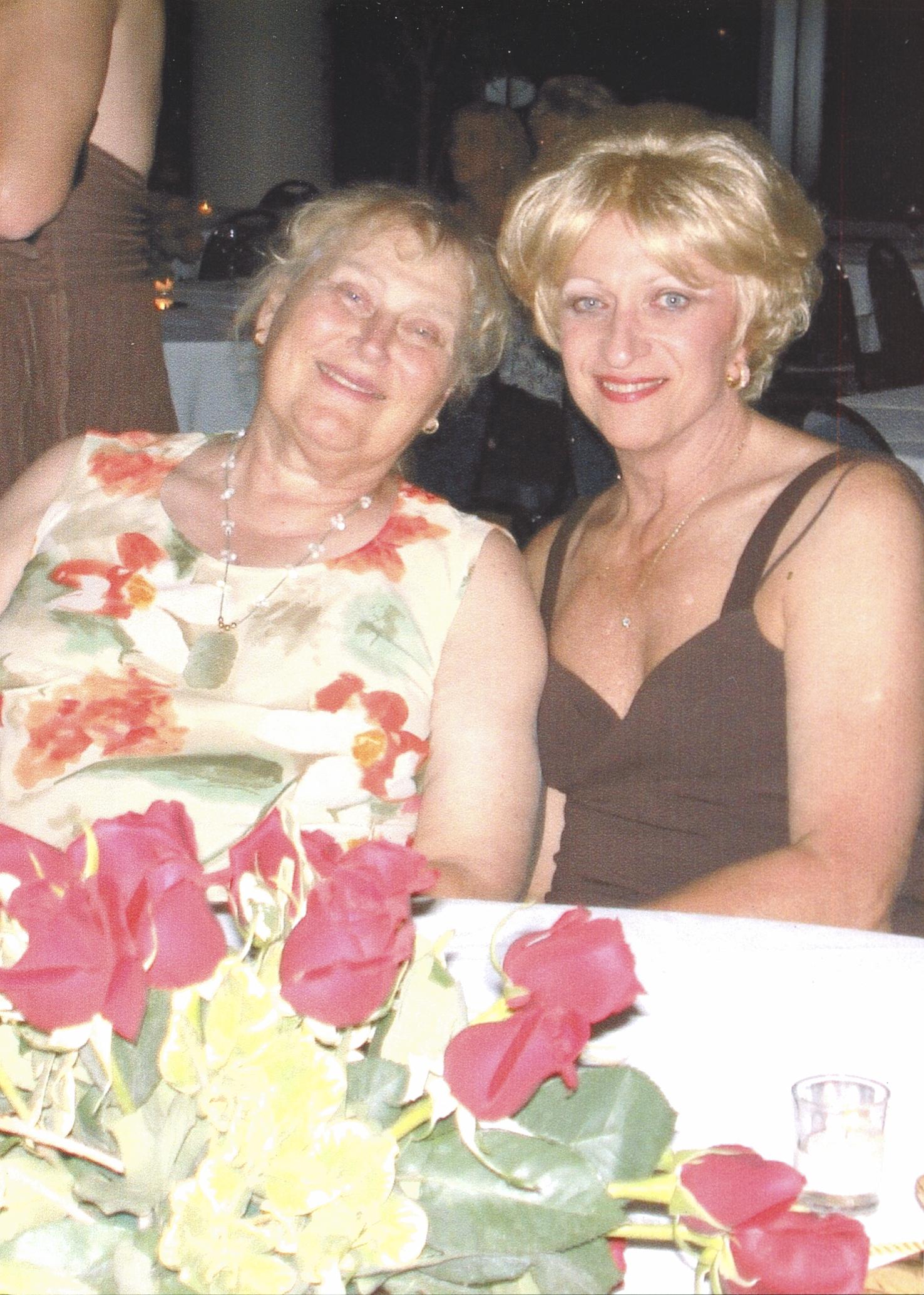 Julie and Olivia.jpg (394258 bytes)